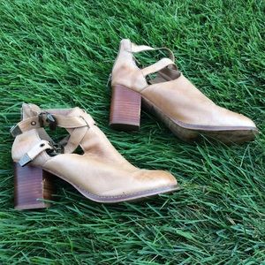 Women’s zigisoho tan leather chunky heel shoes